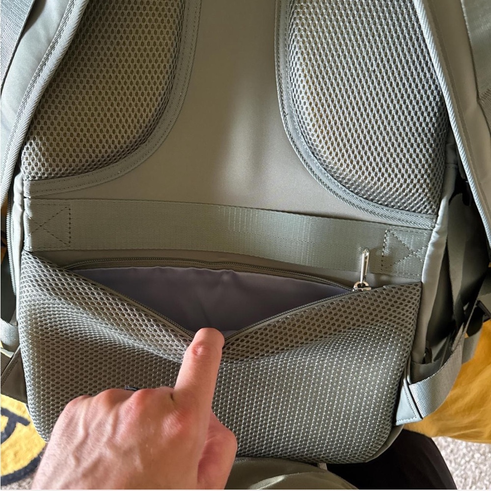 Mens green gray weekend travel backpack - Picture 8 of 8